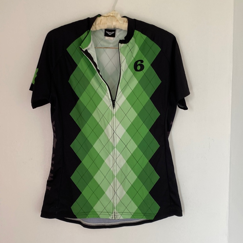 Women’s bike shirt.